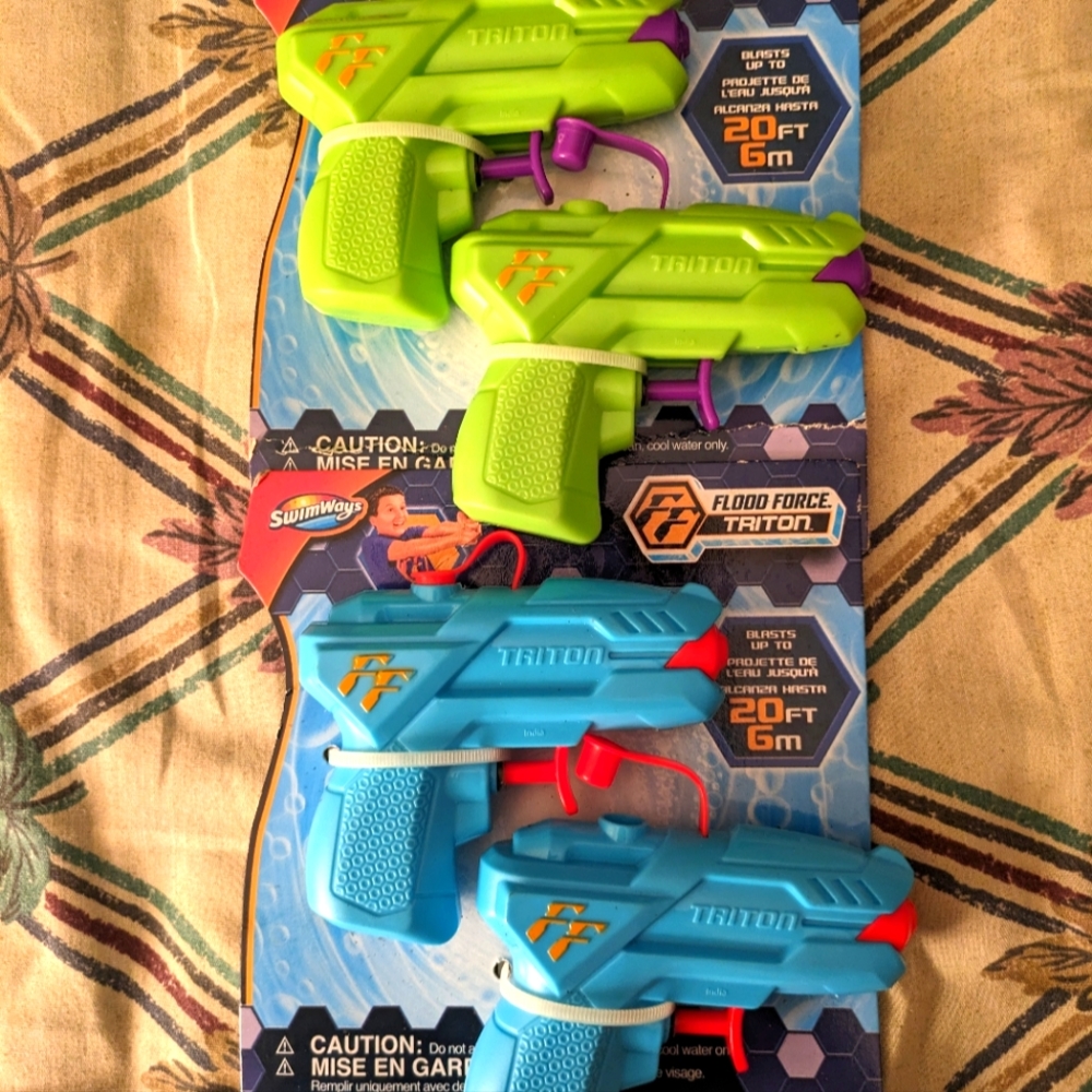 New 4 pack swimways flood force triton water guns